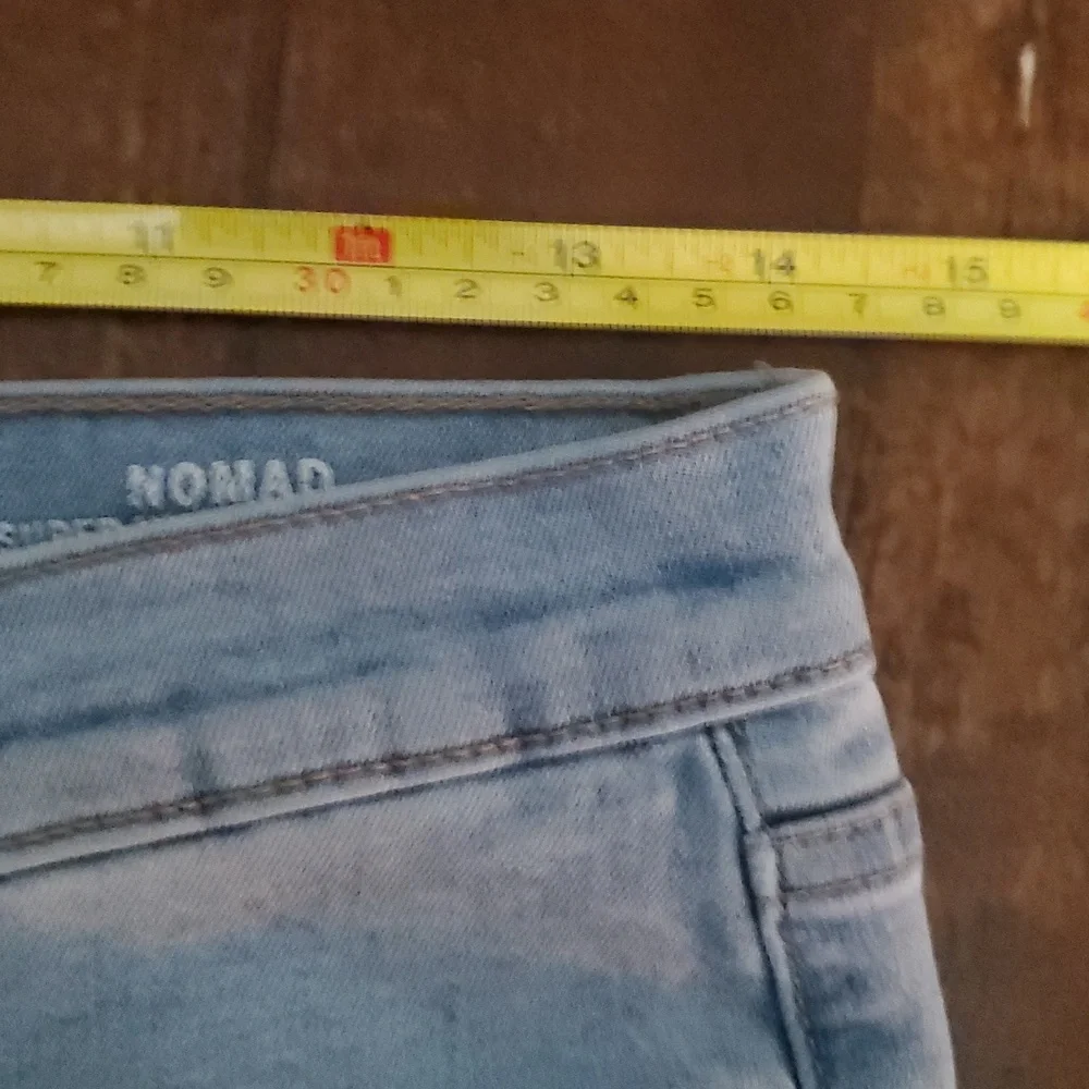 Nicole Miller High Rise Lt. Blue, Size 8, 5 Pocket Style, Button Fly Jeans. - Picture 9 of 10